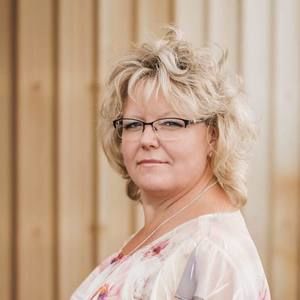 Meet your Posher, Adrienne